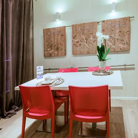 Acero Rosso Apartment *